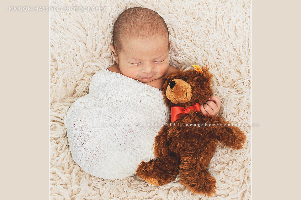 06-Babybauchfotos_und_Neugeborenenfotos_Esslingen