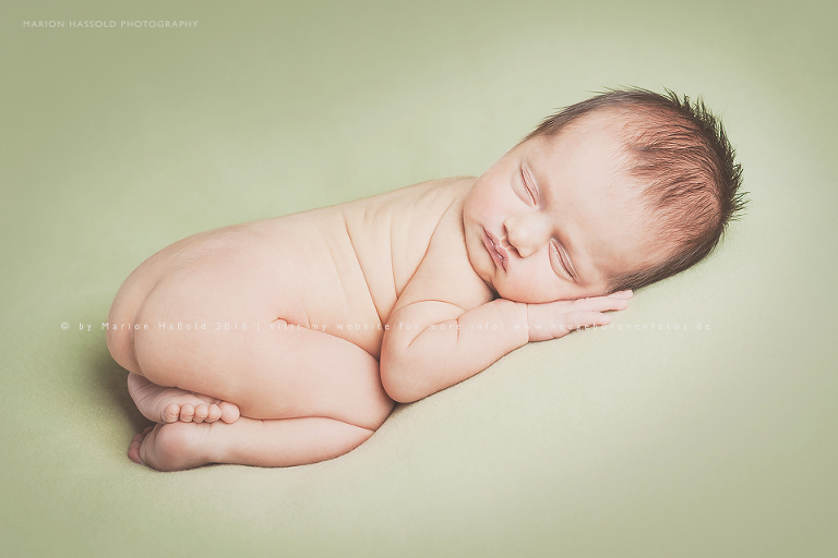 Neugeborenenfotos kleines Mädchen