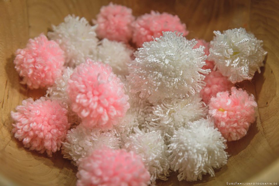 Basteln vor Ostern: Hasengirlande mit Pompons 14 Hasengirlande Ostern eurefamilienfotografinDe 0296