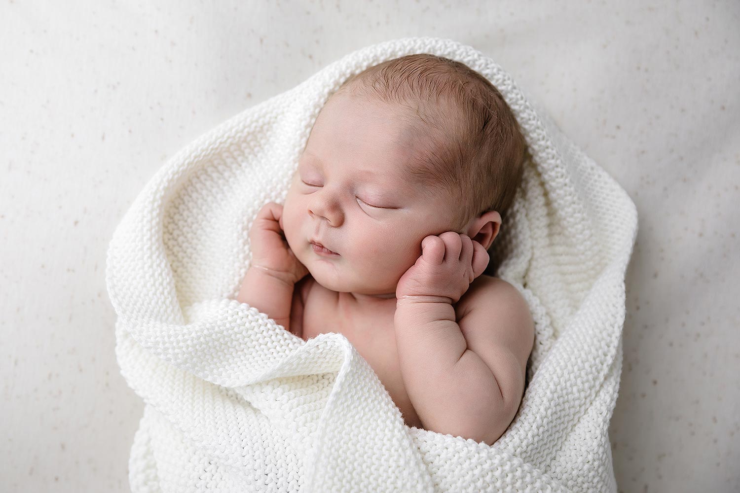 Hausbesuch Neugeborenenfotos Kreis Esslingen 10 Neugeborenenfoto bei Hausbesuch, Raum Esslingen, ein minimalistischer, klassischer und natürlicher Stil